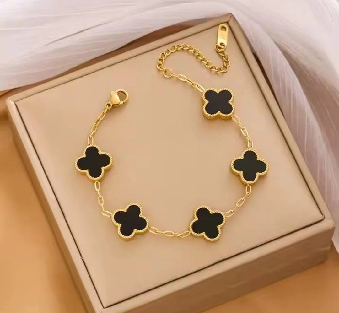 CLOVER CHARM BRACELET - BLACK , LUCKY SYMBOL