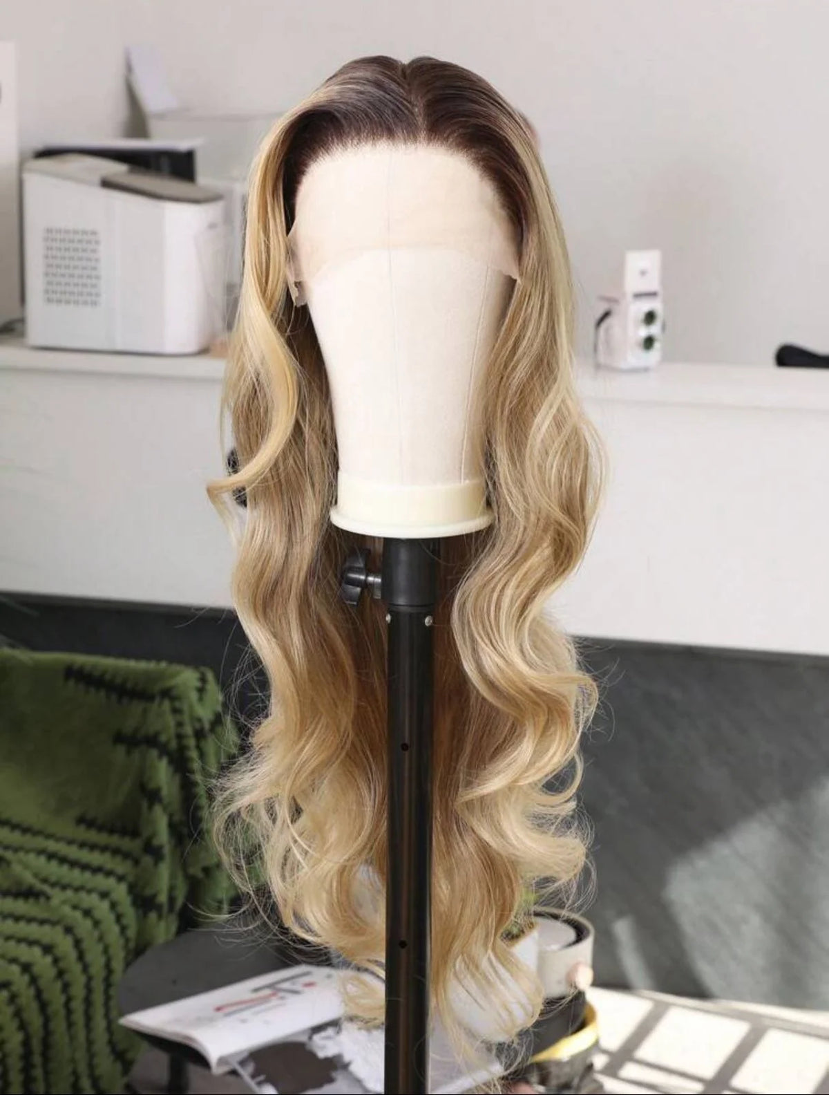 BEYONCE BOMBSHELL WIG(HUMAN BLEND) 26 Inch